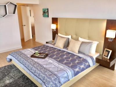 MASTERS BEDROOM WITH KING SIZE BED