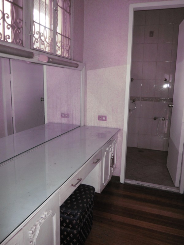 Walk-in closet 2
