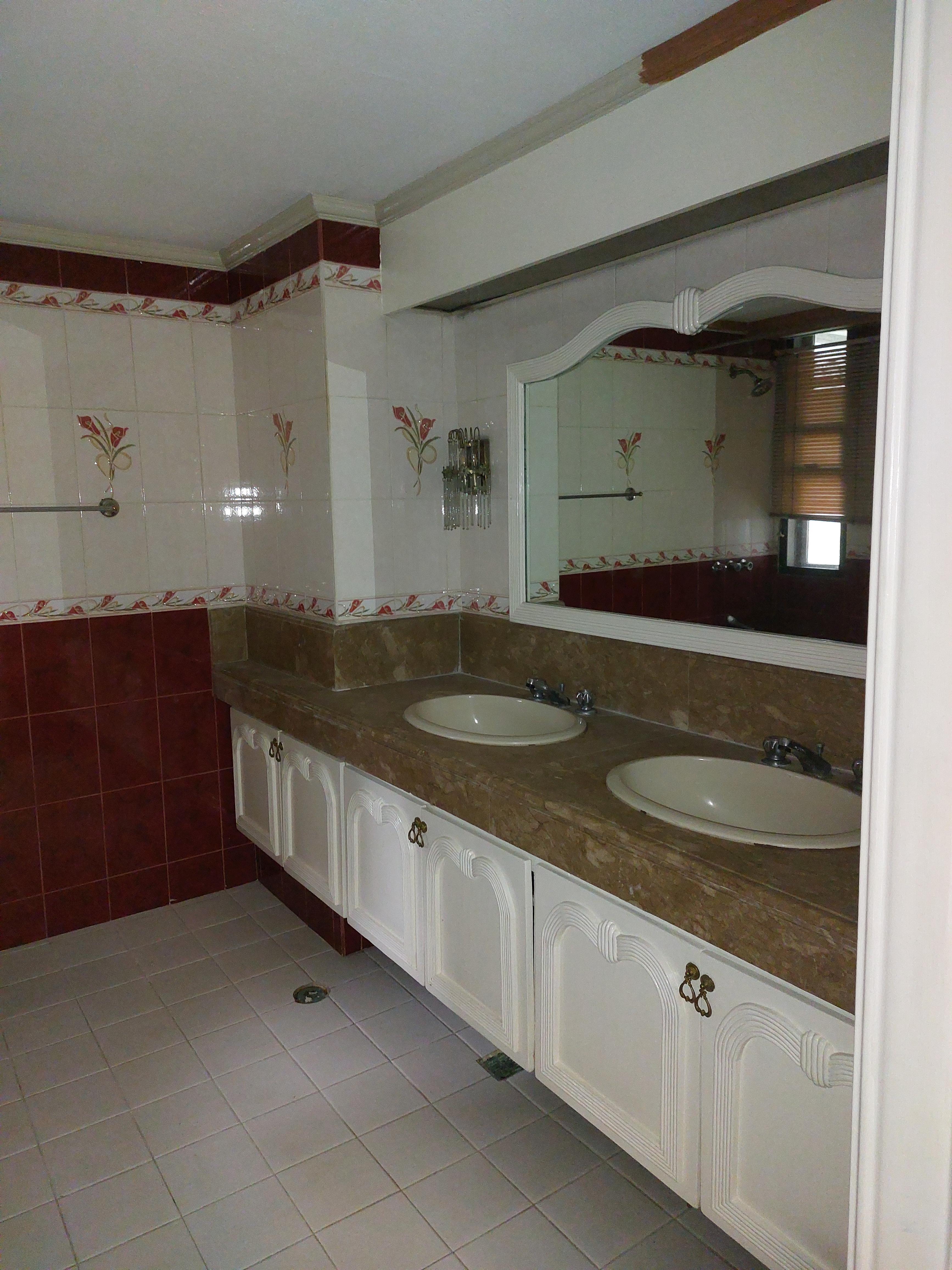 Bathroom View 3