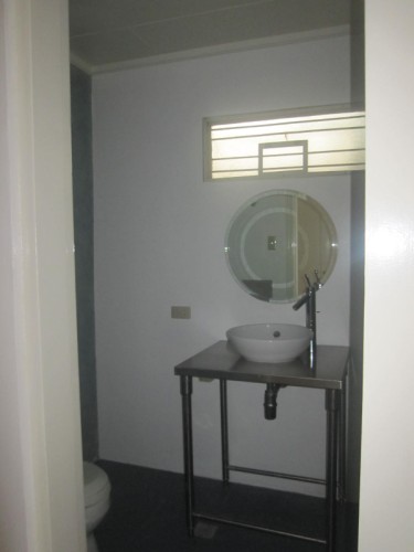 TOILET AND BATH IN THE DEN 1
