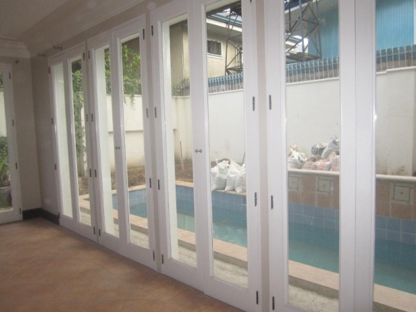 Living Room with pool view 1